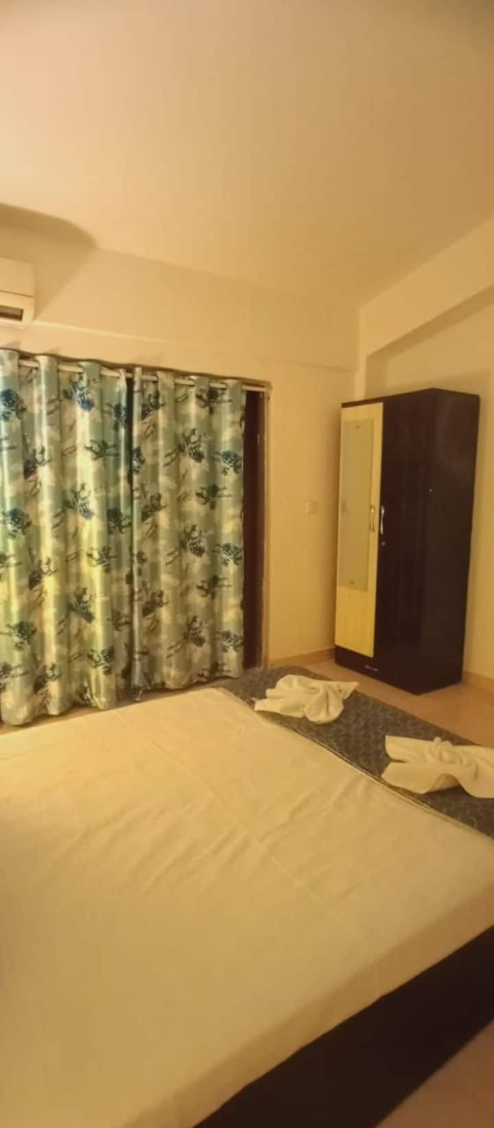1BHK-10 Pool View/AC/WiFi/Backup/Nr Candolim Beach