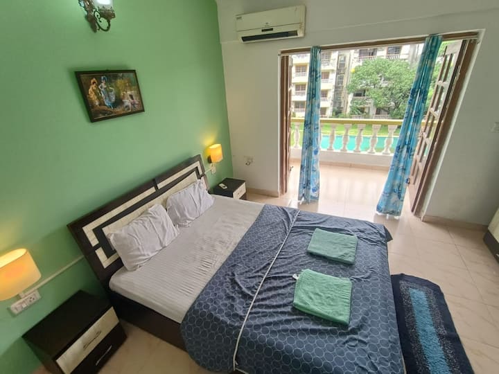 1BHK-10 Pool View/AC/WiFi/Backup/Nr Candolim Beach