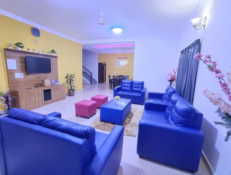 Opulent 3 Bedroom Party Home With AC