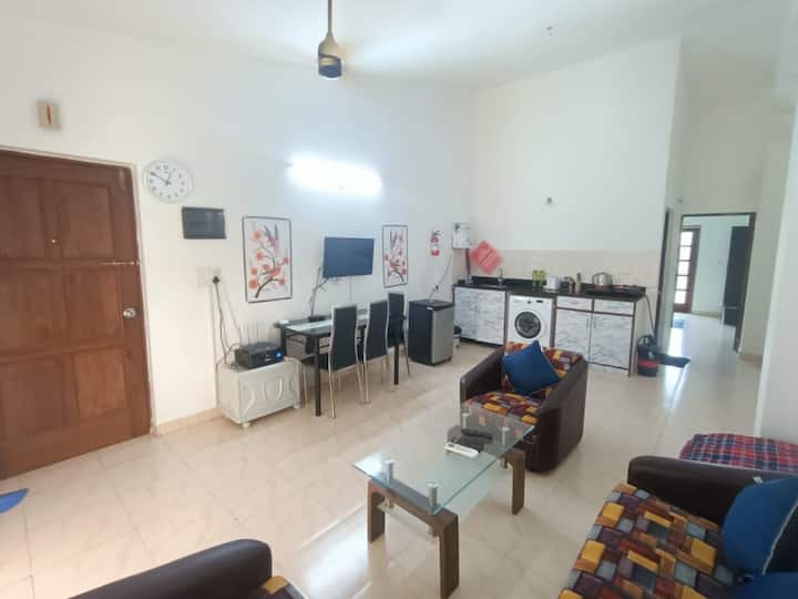 1BHK-10 Pool View/AC/WiFi/Backup/Nr Candolim Beach