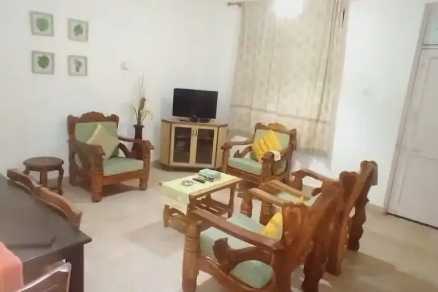 Cozy 2BHK Near Candolim Beach With AC/WiFi/UPS