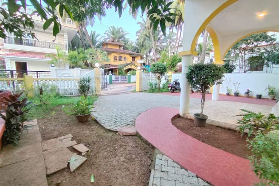 Arcadia Villa 100mtr From Candolim Beach With Pool