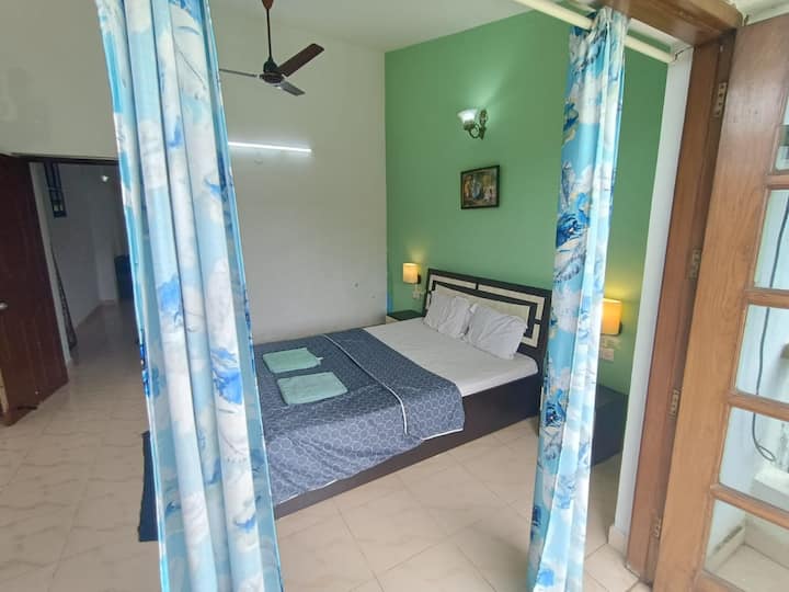 1BHK-10 Pool View/AC/WiFi/Backup/Nr Candolim Beach