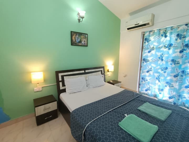1BHK-10 Pool View/AC/WiFi/Backup/Nr Candolim Beach