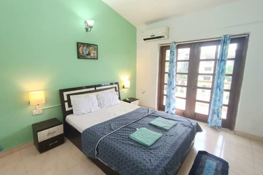1BHK-10 Pool View/AC/WiFi/Backup/Nr Candolim Beach
