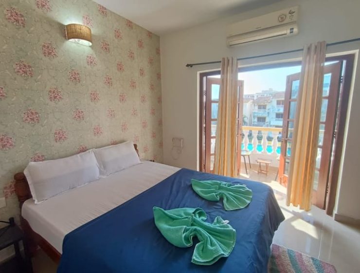 Pool View 1BHK-7 Near Candolim Beach Wi-Fi/AC/UPS