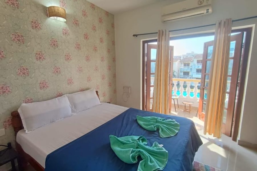 Pool View 1BHK-7 Near Candolim Beach Wi-Fi/AC/UPS