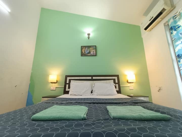 1BHK-10 Pool View/AC/WiFi/Backup/Nr Candolim Beach