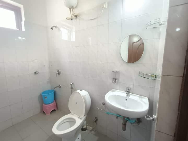 1BHK-10 Pool View/AC/WiFi/Backup/Nr Candolim Beach