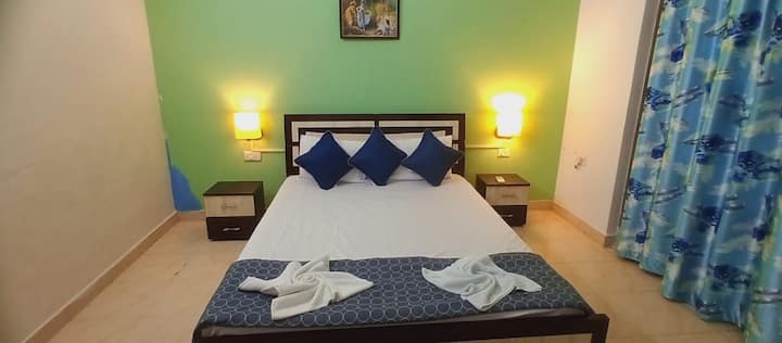 1BHK-10 Pool View/AC/WiFi/Backup/Nr Candolim Beach